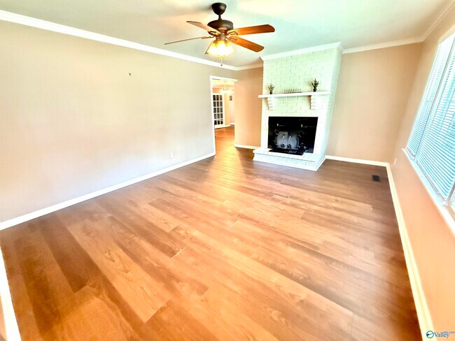 Foto del edificio - 1711 Lydia Dr NW