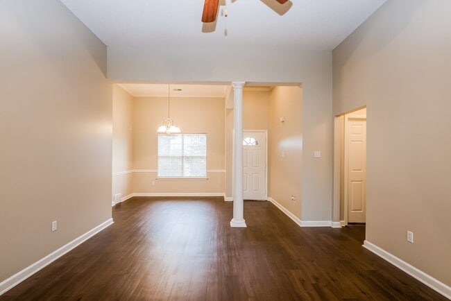 Building Photo - 185 Mossy Springs Dr