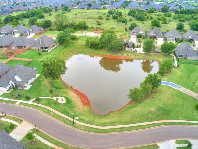 Building Photo - Beautiful 3 bedroom 2 bathroom home in Mon...