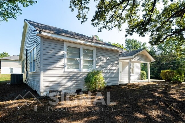 Building Photo - 2408 2nd St NW