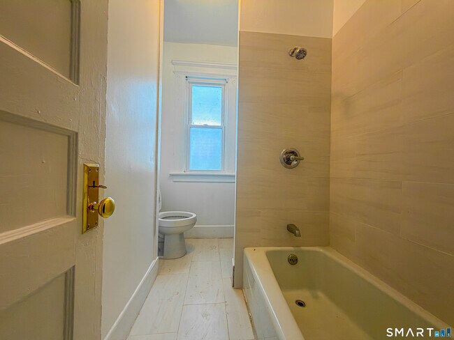 Foto del edificio - 445 Dixwell Ave