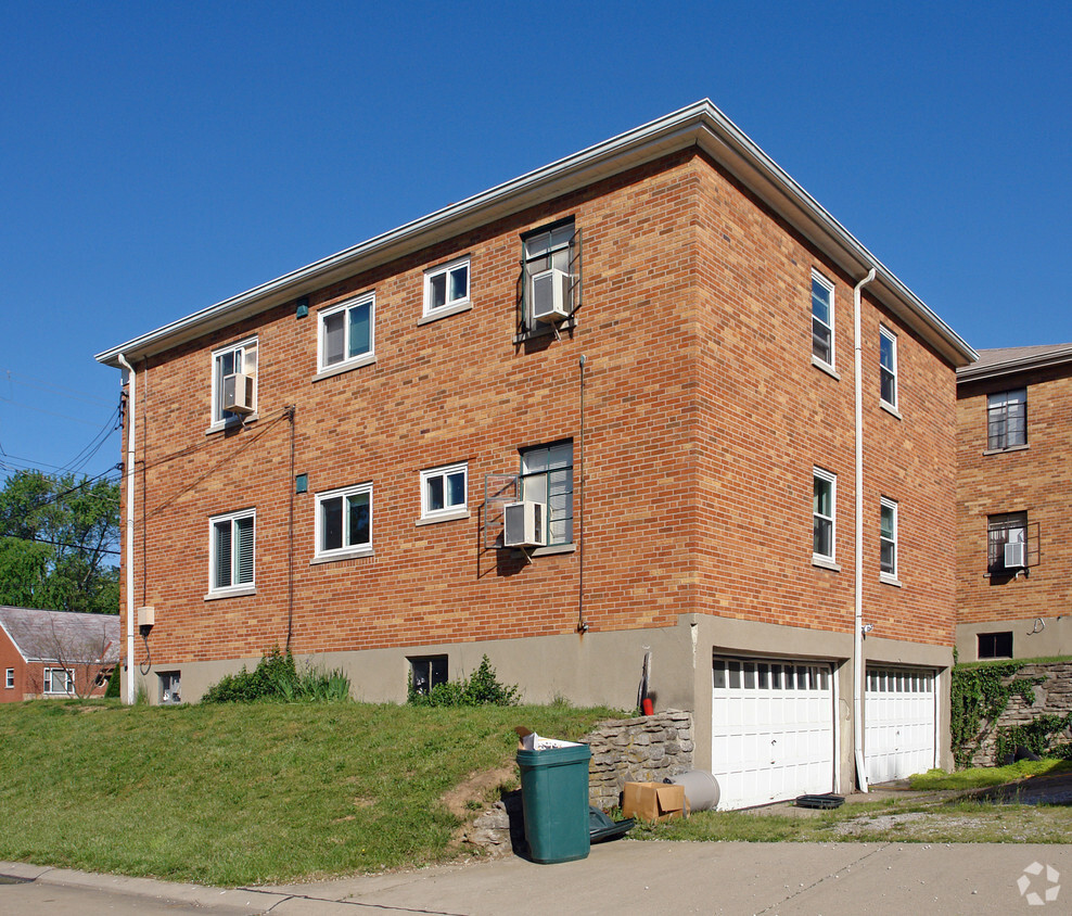 Building Photo - 202 Bartlett Ave