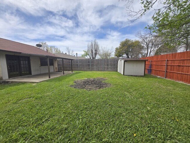 Building Photo - 433 Clearfield Dr