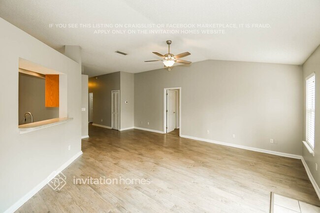 Foto del edificio - 13250 Companion Cir S