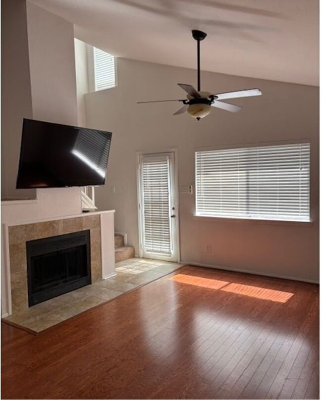 Building Photo - Townhome in Gated Community