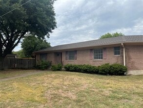 Building Photo - 300 Whisenant Dr