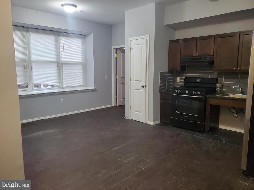 Primary Photo - 5052-54 Walnut St