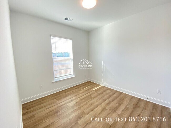 Foto del edificio - 162 W Meadow Dr