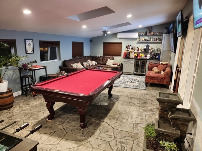 Foto del edificio - 913 Pleasant Valley Rd