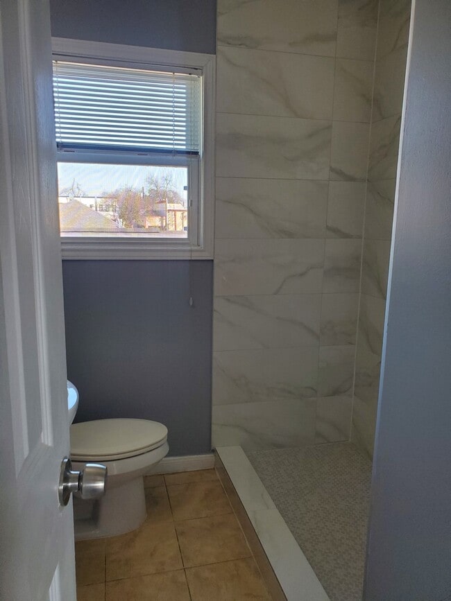 Building Photo - 2010 Tyler St