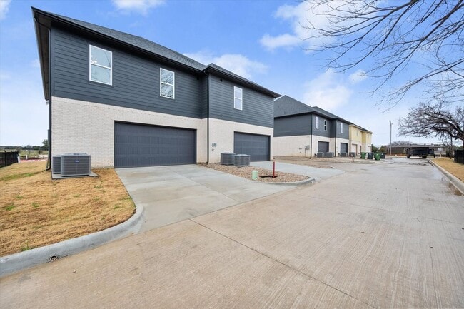 Building Photo - Brand New Luxury Townhouse in Central West...