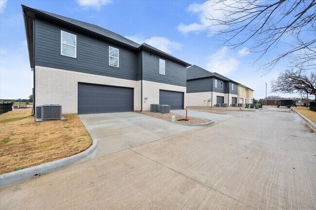 Foto del edificio - Brand New Luxury Townhouse in Central West...