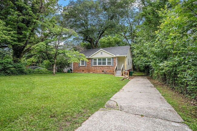 Foto del edificio - Charming 3BR/2BA Ranch Just off Glenwood Rd!