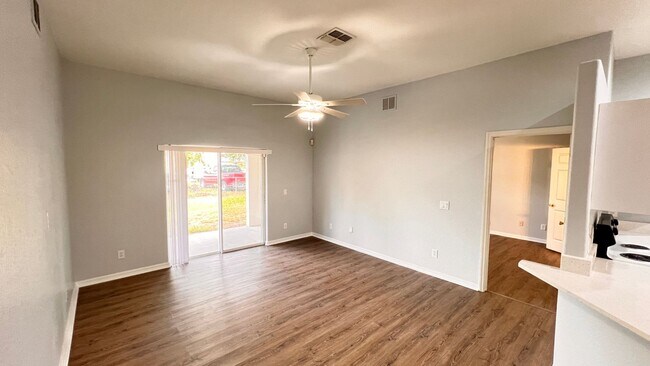 Foto del edificio - Charming 3-Bed, 2-Bath Home in Orlando