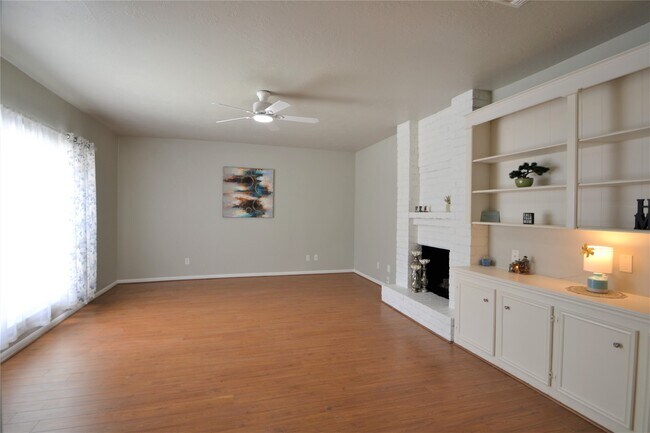 Foto del edificio - 15927 Tumbling Rapids Dr