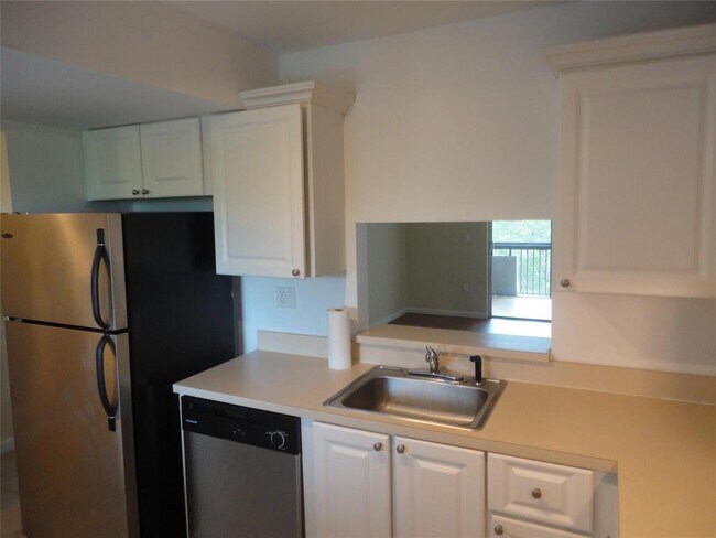 Foto del edificio - 731 N Pine Island Rd