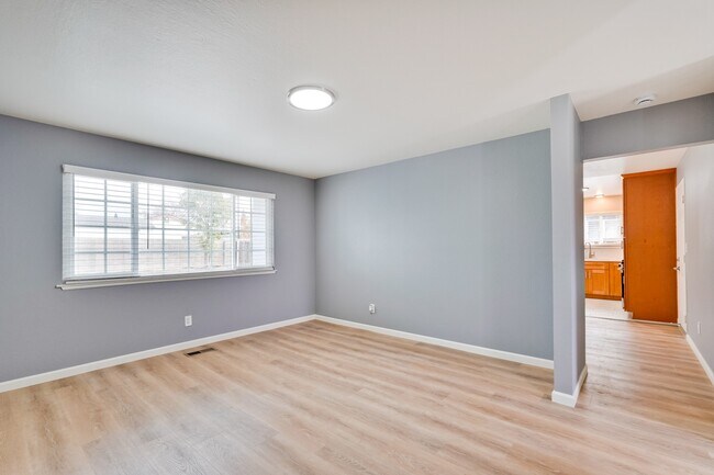 Foto del edificio - 1660 S Capitol Ave