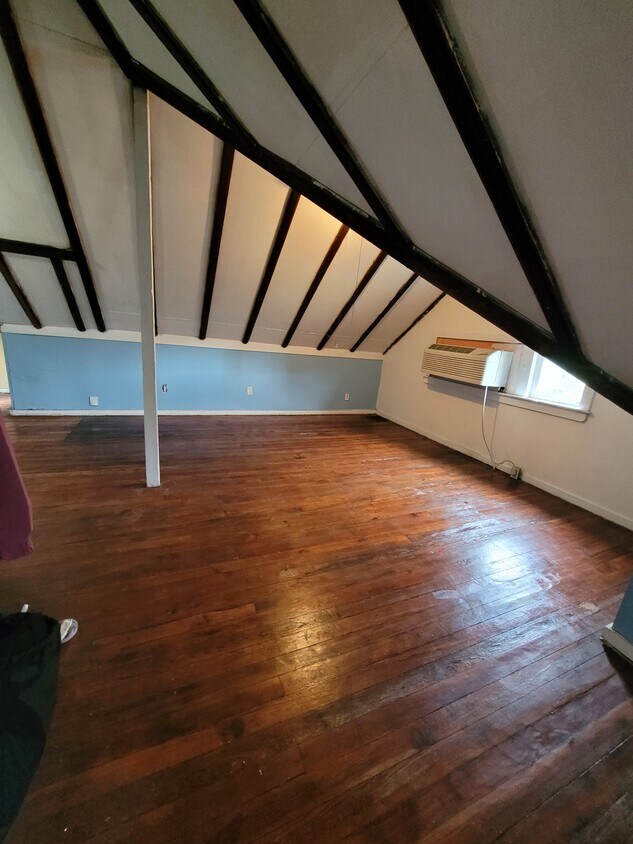 Foto principal - 1157 E Broadway