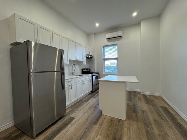 Photo du bâtiment - Updated 1 Bed 1 Bath in the Heart of Sarnia!
