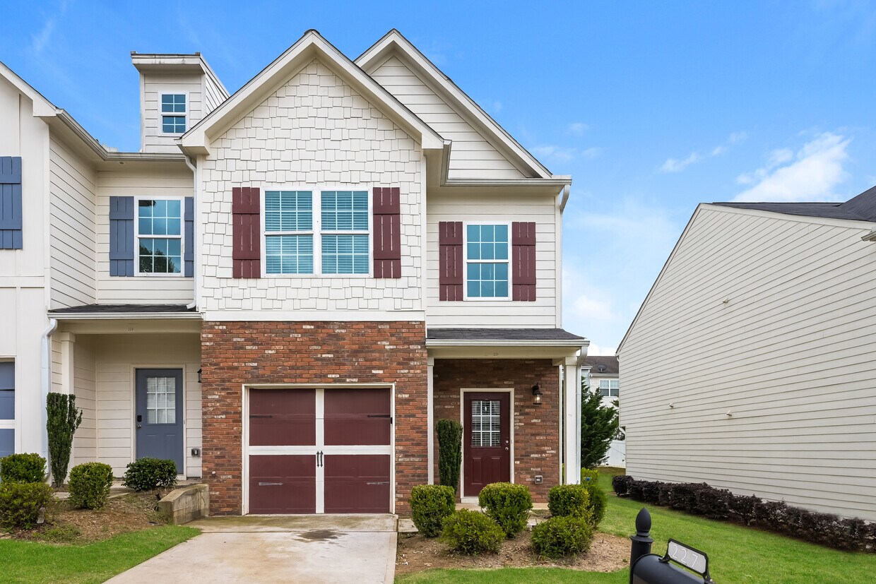 Primary Photo - 227 Riley Cir, Dawsonville, GA