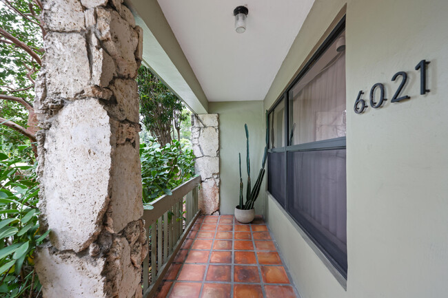Foto del edificio - 6021 Bayview Dr