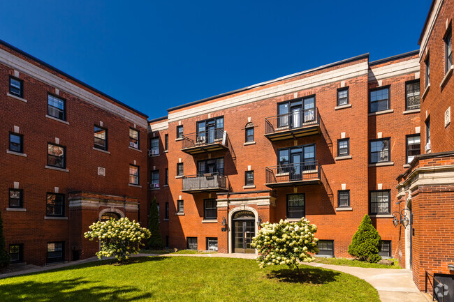 Building Photo - Queen Mary Plaza