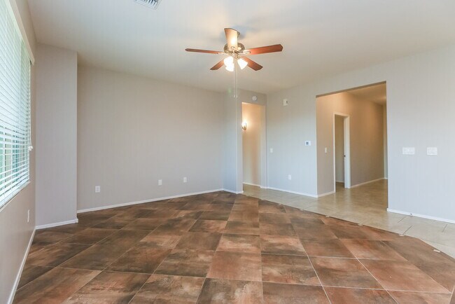 Foto del edificio - 1176 E Madera Grove Ln