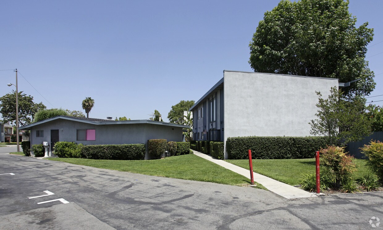 Building Photo - 13682-13688 Estero Cor