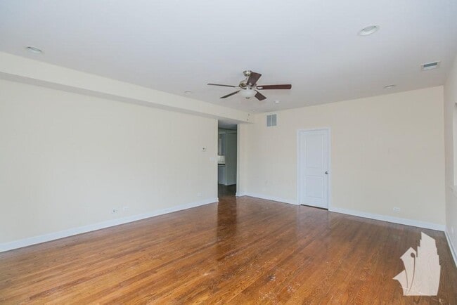 Building Photo - 1819 W Leland Ave