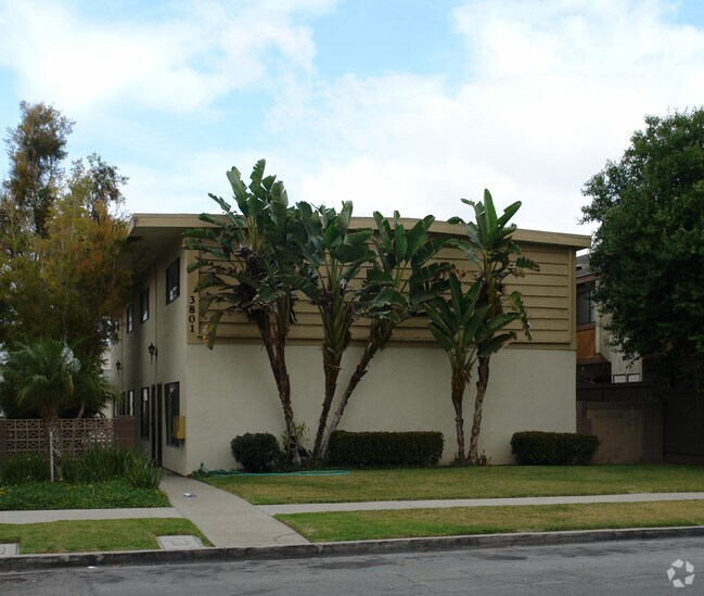 Building Photo - 3791-3801 Howard Ave