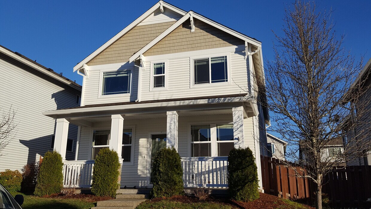 Foto principal - 2409 87th Dr NE