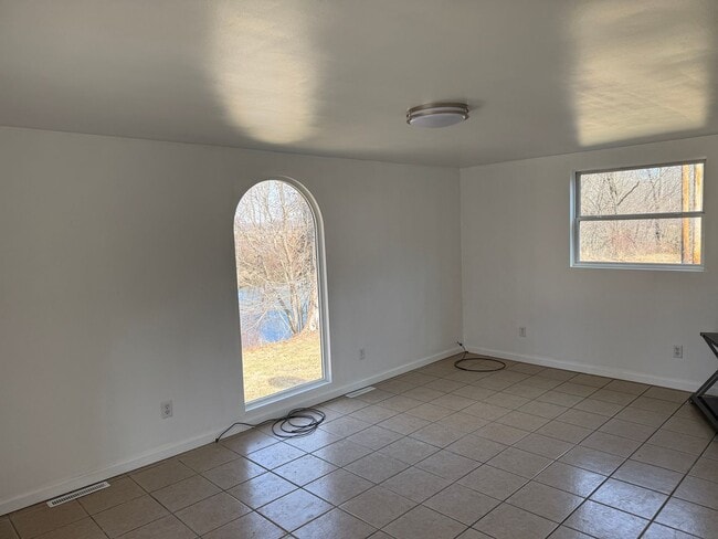 Building Photo - For Rent – Riverfront Home in Gnadenhutten