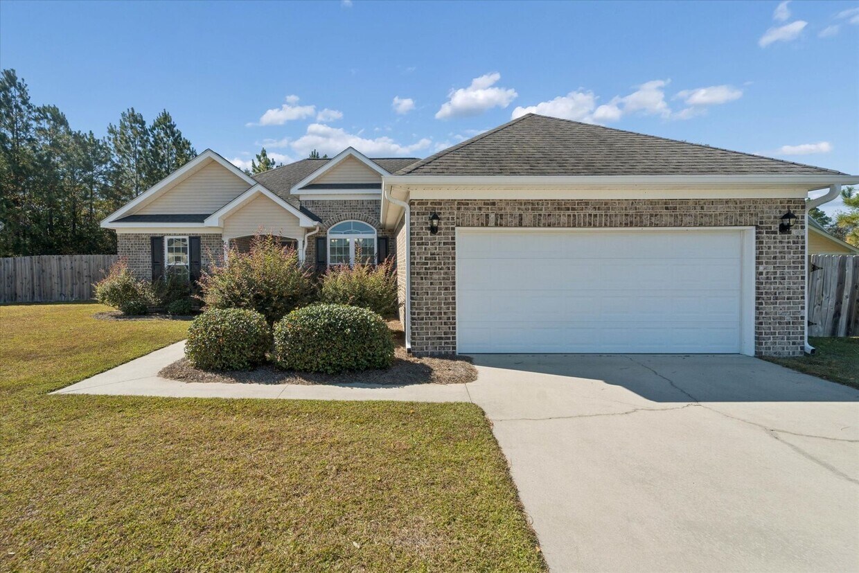 Foto principal - MOVE-IN READY! (Pet Friendly)