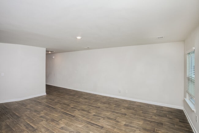 Building Photo - 75 Blue Fescue Way