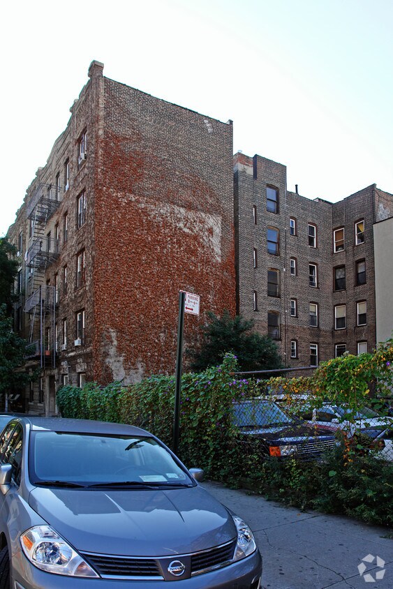 Building Photo - 246 Pacific St