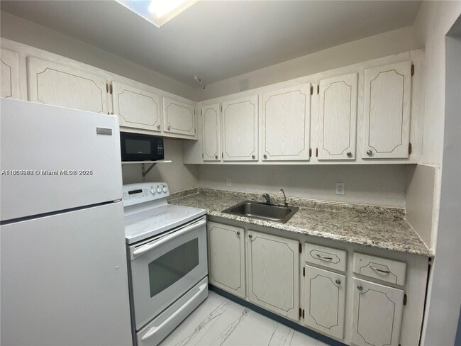 Building Photo - 111 Tilford F