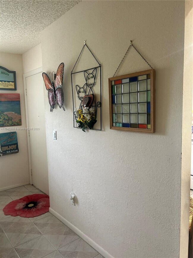 Foto del edificio - 9205 Pecky Cypress Ln