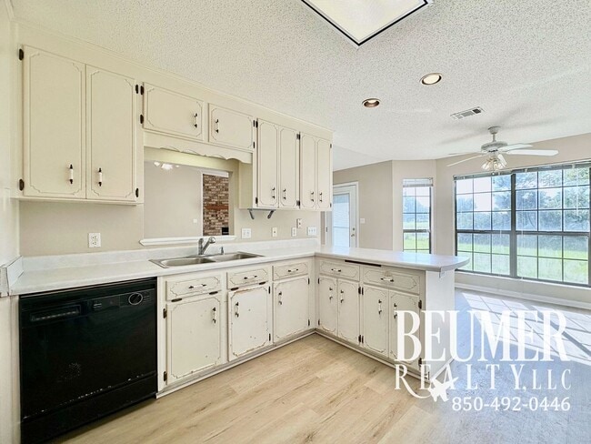 Building Photo - 5027 Shoshone Dr