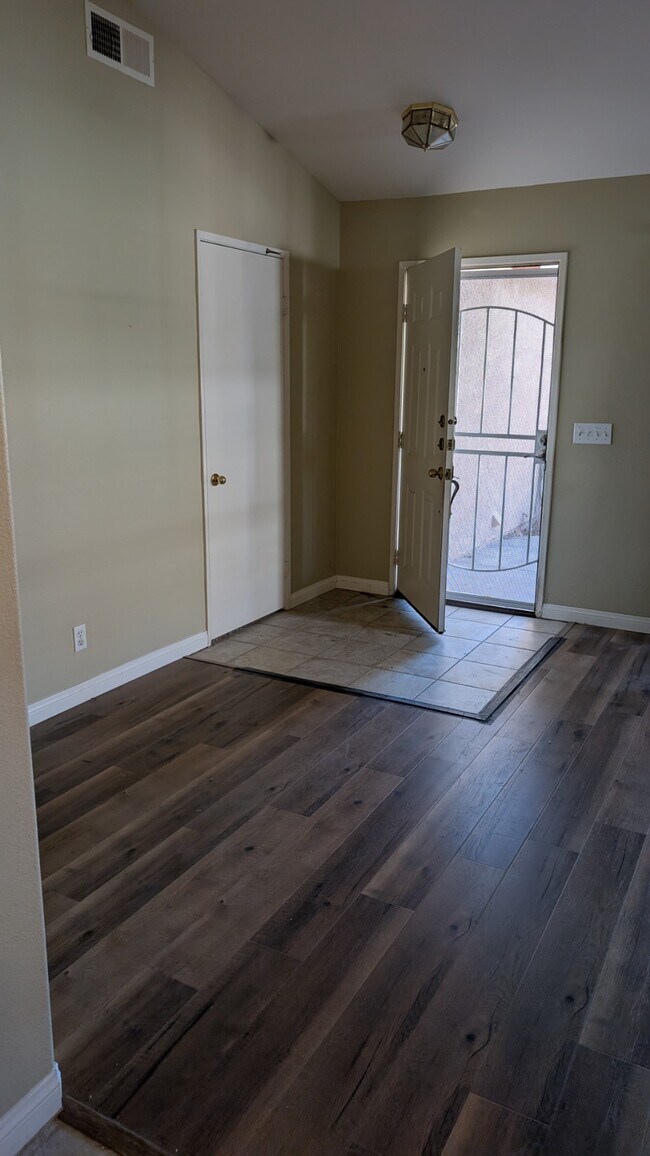 Habitación delantera - 5621 Grand Prix Ct