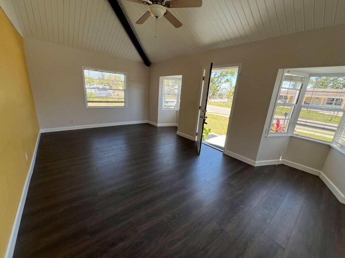 Photo - 1025 11th Ave W (Palmetto, FL)