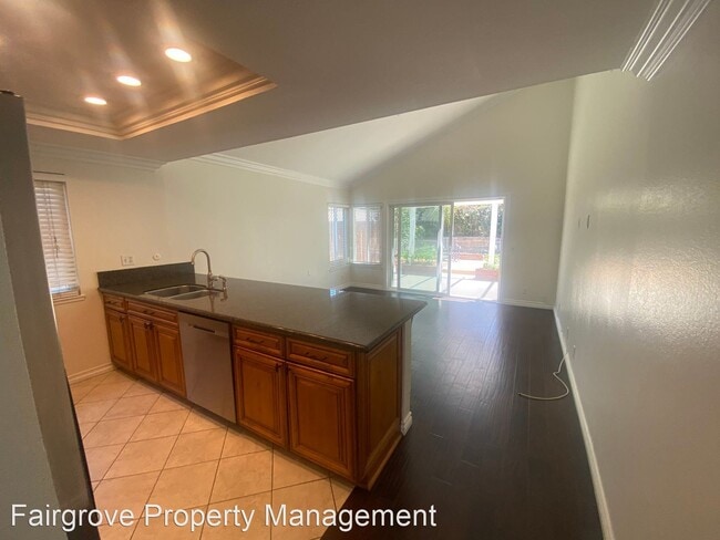 Building Photo - 3 br, 2 bath House - 6060 E Camino Correr