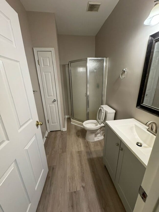 Foto del edificio - Condo for rent in Windsor Mill!