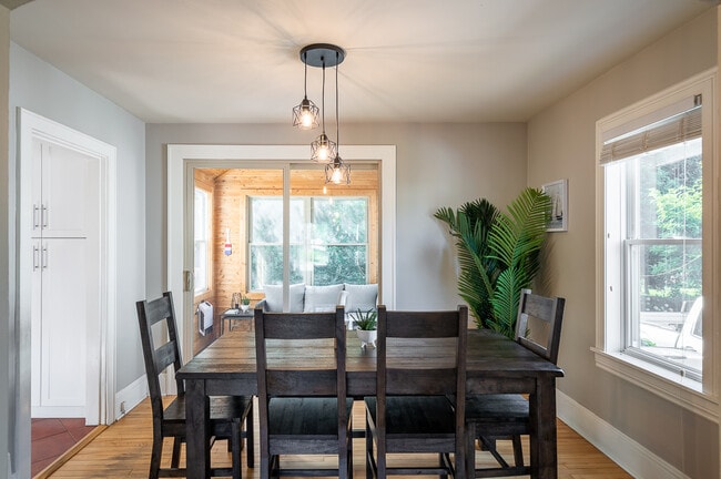 Building Photo - 228 Bayview Cour
