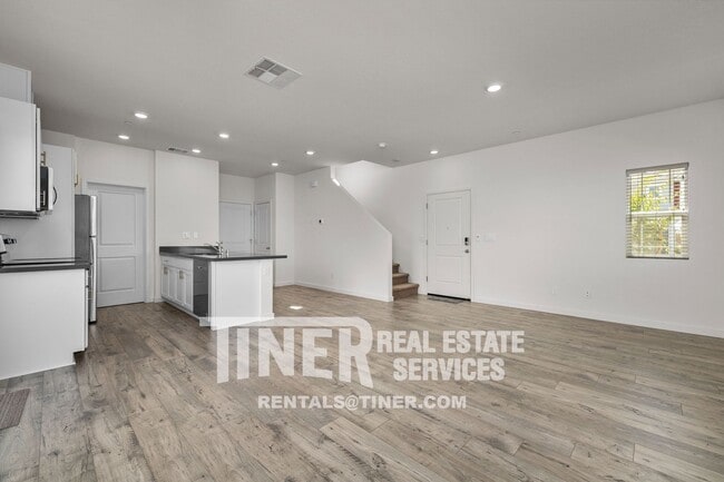 Building Photo - 1001 San Anselmo Ln