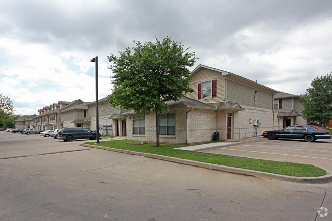 Building Photo - Monarch & Carroll Townhomes