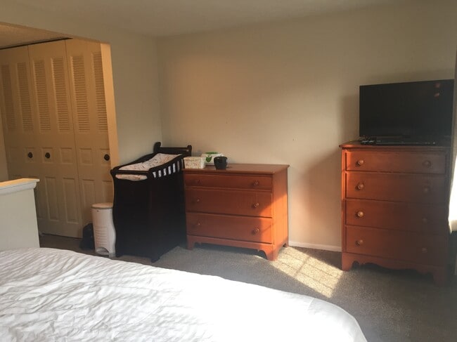 Master bedroom - 6206 Patrick Henry Dr