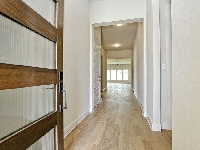 Building Photo - 4432 Kings Cross Rd