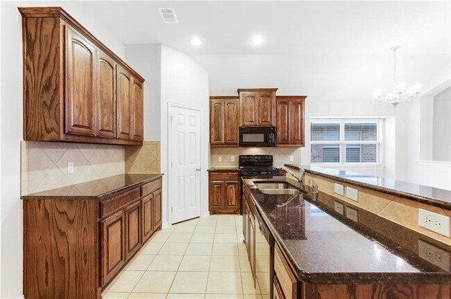 Building Photo - 1221 Amazon Dr