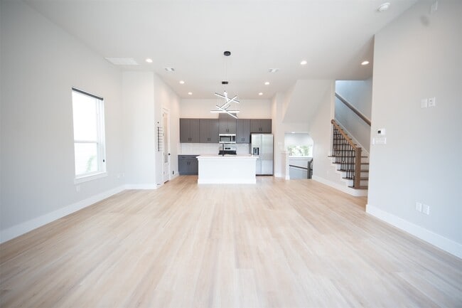 Foto del edificio - 3738 Mainer St