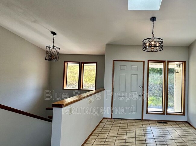 Foto del edificio - 773 Ravens Ridge Rd